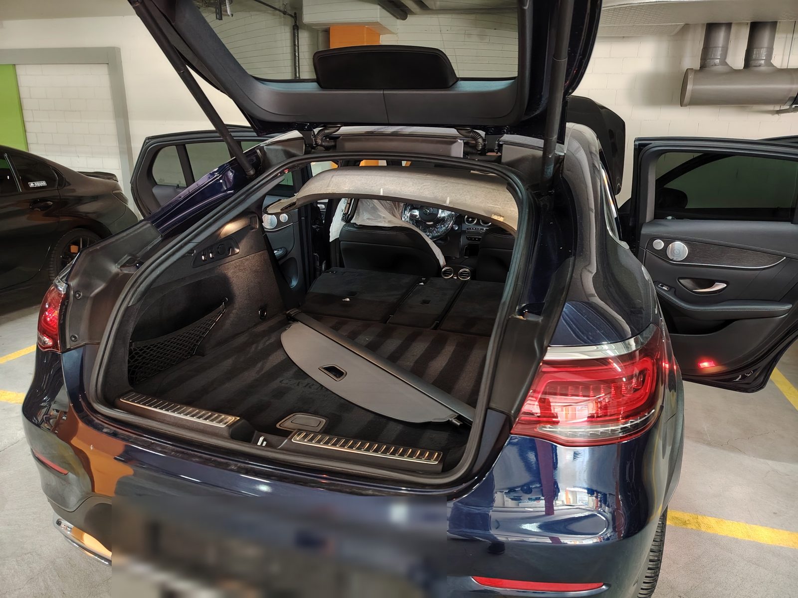 Mercedes GLC: bagagliaio smontato