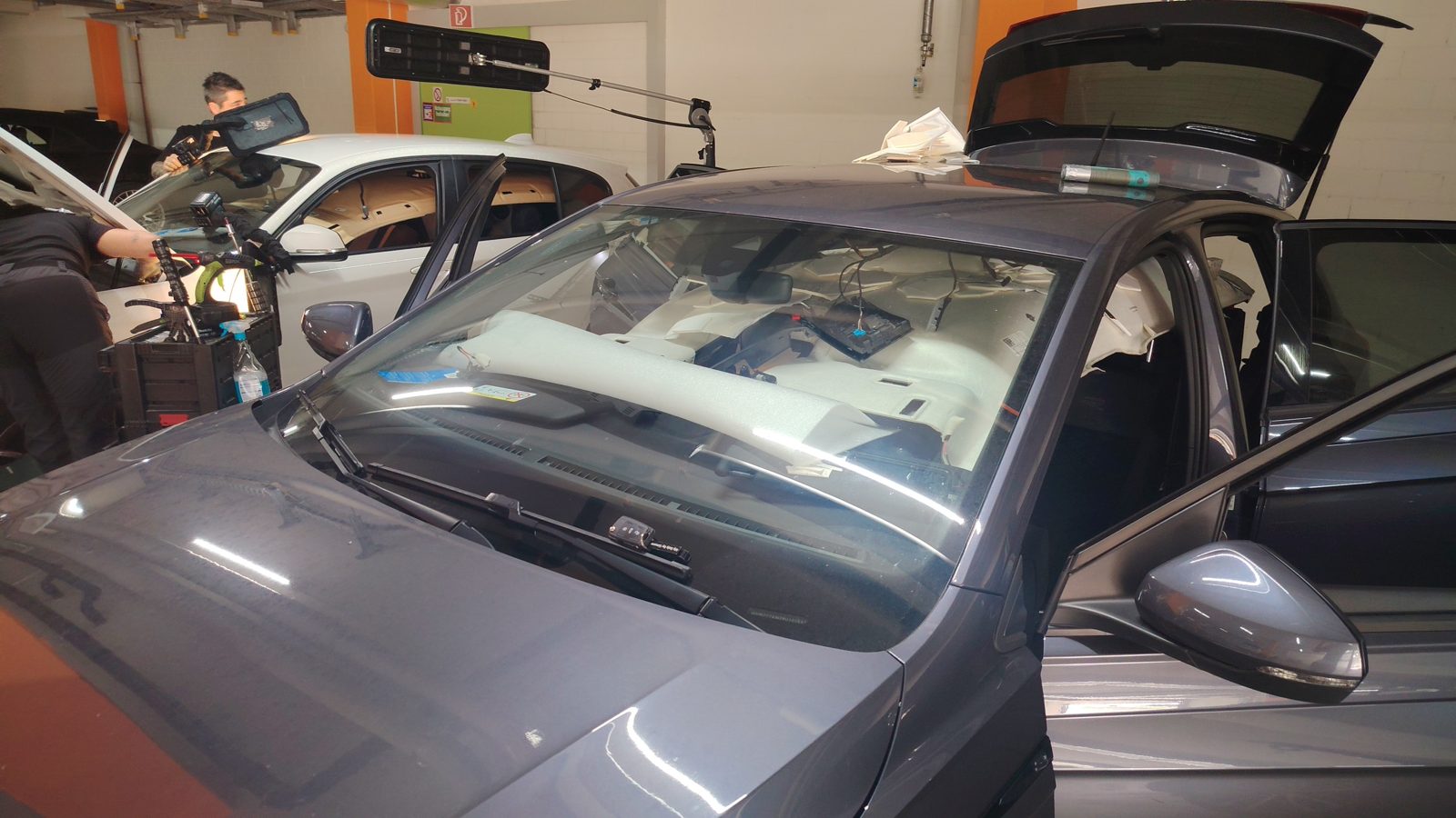 SUV: abitacolo pronto per la riparazione grandine